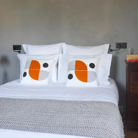 Maison Et Table D'hotes Le Camelia Blanc 3*