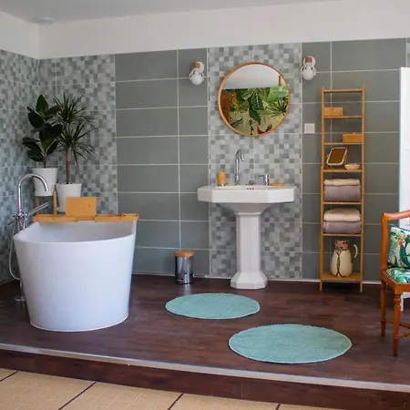 Maison Et Table D'hotes Le Camelia Blanc Gæstehus