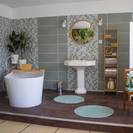 Maison Et Table D'hotes Le Camelia Blanc Vendégház Saint-Ciers-sur-Gironde