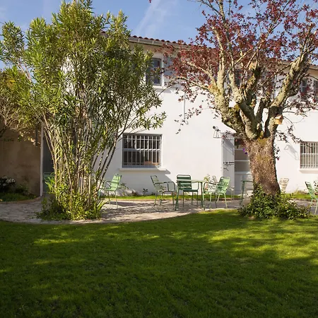 Maison Et Table D'hotes Le Camelia Blanc 3*