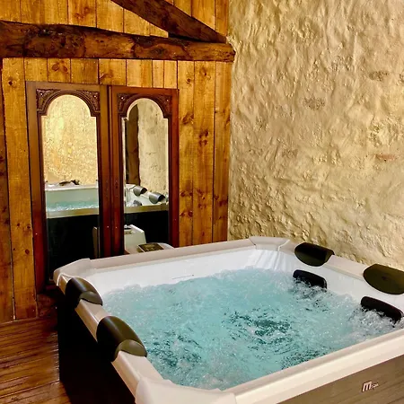 Maison Et Table D'hotes Le Camelia Blanc 3*