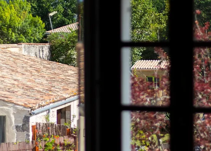 Maison Et Table D'hotes Le Camelia Blanc Gasthof 3*