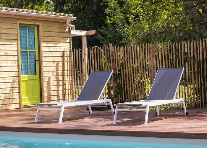 Gasthof Maison Et Table D'hotes Le Camelia Blanc Saint-Ciers-sur-Gironde